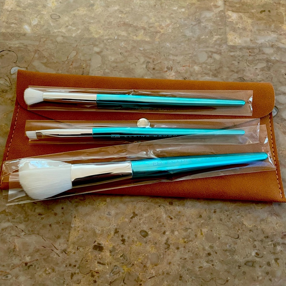 Elaina Badro- Babyblues Makeup Brush Set